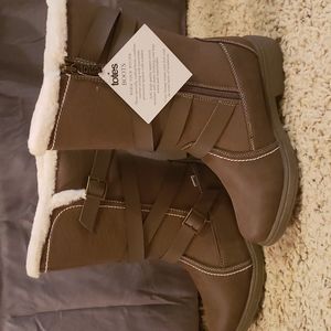 Totes boots